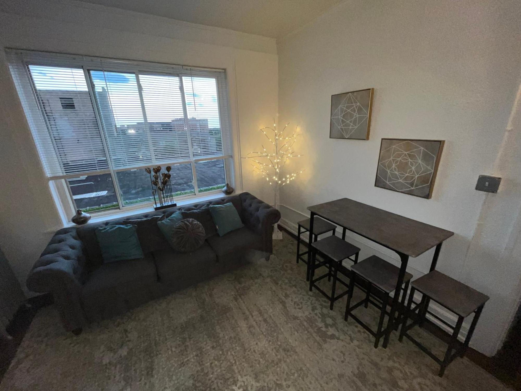 2 Bedroom Stylist Apartment Detroit Exterior foto